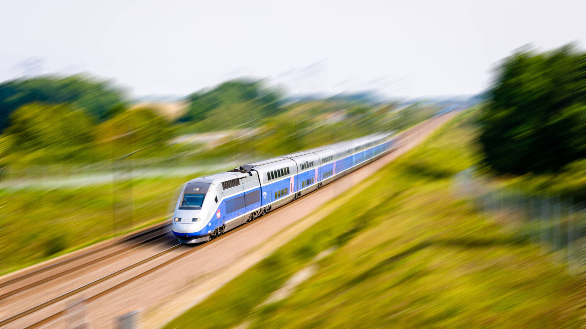 Treno a biometano, il progetto viaggia in Gran Bretagna